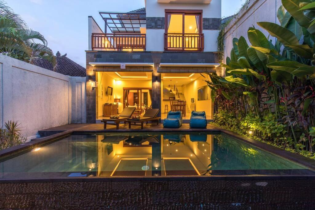 Villa Hitam Putih Legian Bali Seminyak Exterior foto