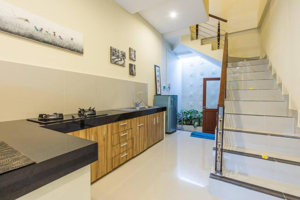 Villa Hitam Putih Legian Bali Seminyak Exterior foto